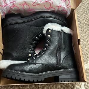 Sugar fur top lace up boot sz 9